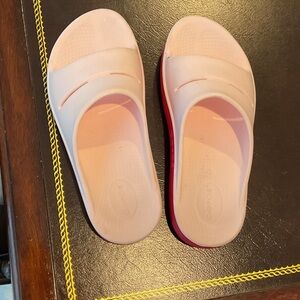Women's Pink Slide Sandals Oofos